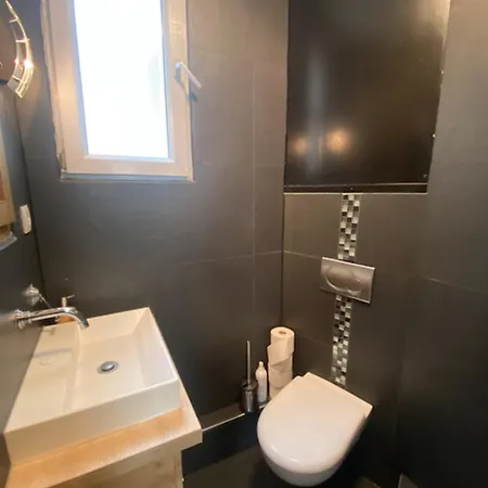 Cozy 40 M Near Pere-Lachaise Paris
